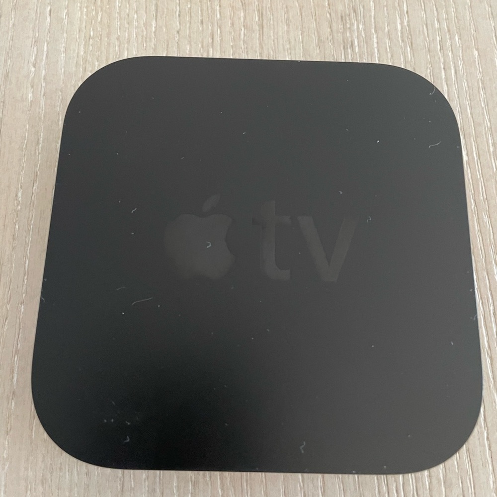 Apple TV (3rd Generation) Model A1469 Black with HDMI cable